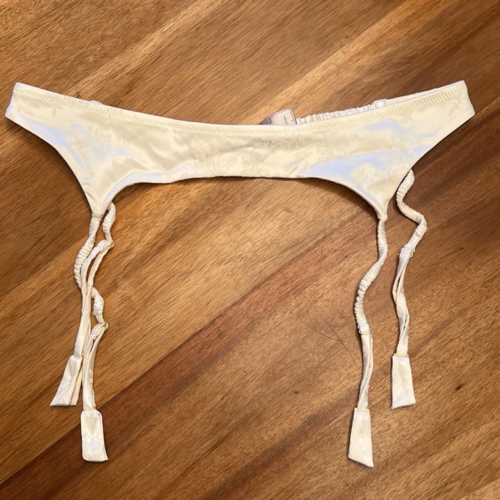 NEW VICTORIA'S SECRET Beige Tan floral jacquard
Garters S & L 
NEW With Tags!